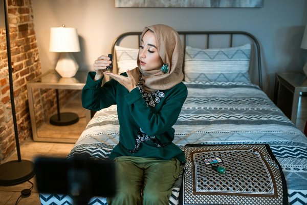 How Can Women's Fashion in the UK Evolve with Sustainable Practices?